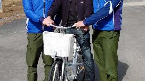 Vittjärvs IK tar ett nytt grepp i Boden. Man lanserar cykelorientering. Från vänster Mats Johansson, VIK, Johan Lundström, Elon och Lars Johansson, VIK. FOTO: leif hammarström