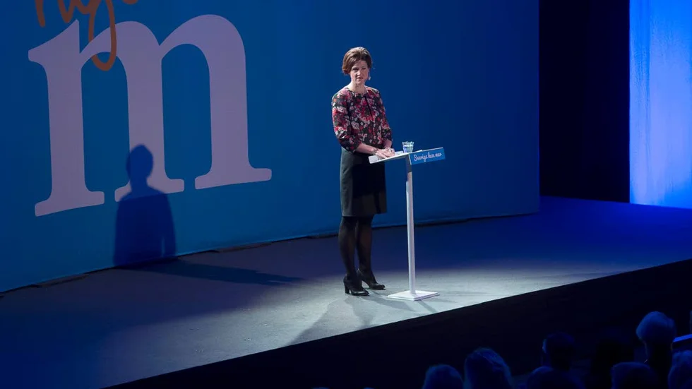 Skuggfigurer. Moderaterna har legat lågt under våren.