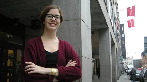 Linnea Lindberg, tidigare SSU-ombudsman i Norrbotten, är ny internationell ombudsman på Unga Örnars riksförbund.  Hennes arbetsplats ligger på Olof Palmes gata 9 i Stockholm, vilket inte är helt fel gatuadress för den som är internationellt engagerad.