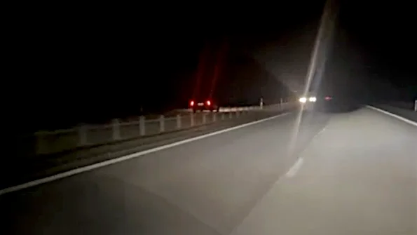 Det var på motorvägen nordöst om Linköping, mellan Herrbeta och Tallboda, som flera trafikanter blev vittnen till hur bilisten körde i motsatt färdriktning. 