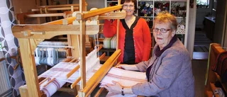 Plunges kvinnor väver igen