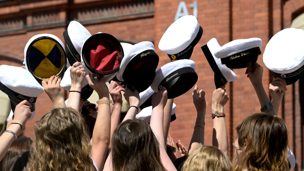 Att ta studenten är bara en mellanlandning på livets långa resa. Det är värt att fundera på hur det ska bli efteråt.