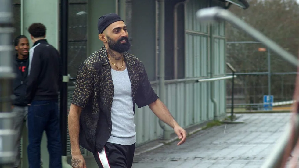 Alexander Abdallah spelar Prinsen, en före detta MMA-fighter med en sabbad njure och ett gott hjärta, i "Paradis city".
