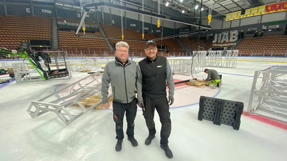 De närmaste dagarna kommer att bli intensiva för Robert Lindkvist och Niklas Flymalm som är de som ska sätta upp Luleå Hockeys nya mediakub.