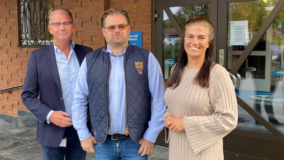 Niclas Wallander tar över som miljö- och byggnadsnämndens ordförande efter Marie Stenmark. Här tillsammans med partikollegorna Harald Hjalmarsson och Elin Sjölander Landerdahl.