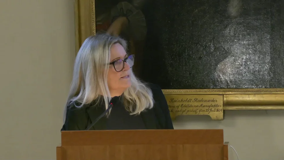 I oktober debatterade kommunfullmäktige i Eskilstuna en motion om obligatoriskt krav på utdrag ur belastningsregistret vid anställning. "Vi behöver invänta vad den statliga utredningen kommer fram till", var Marie Svenssons besked den gången.