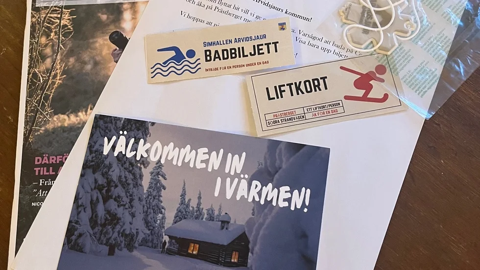 Arvidsjaur kommun ger en badbiljett och ett liftkort i inflyttningspresent.