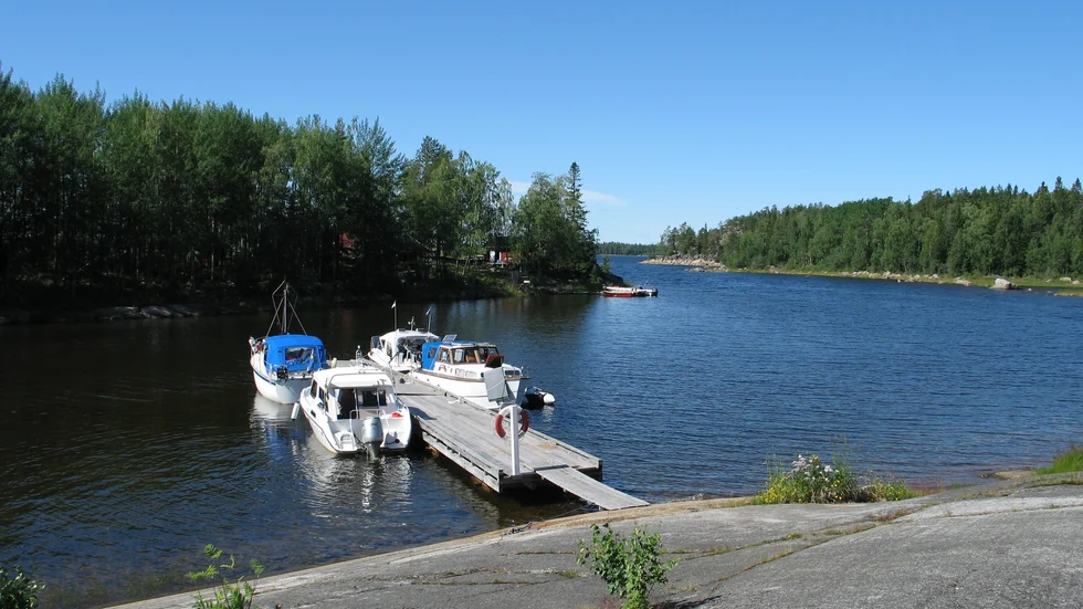 Degerö-Börstskär erbjuder bad från klippor, något som inte är särskilt vanligt i Luleå skärgård. Genom åren har djupet i inloppet och vid bryggan blivit allt mindre och nu planerar kommunen att muddra för att säkerställa ett djup på 2,5 meter.
