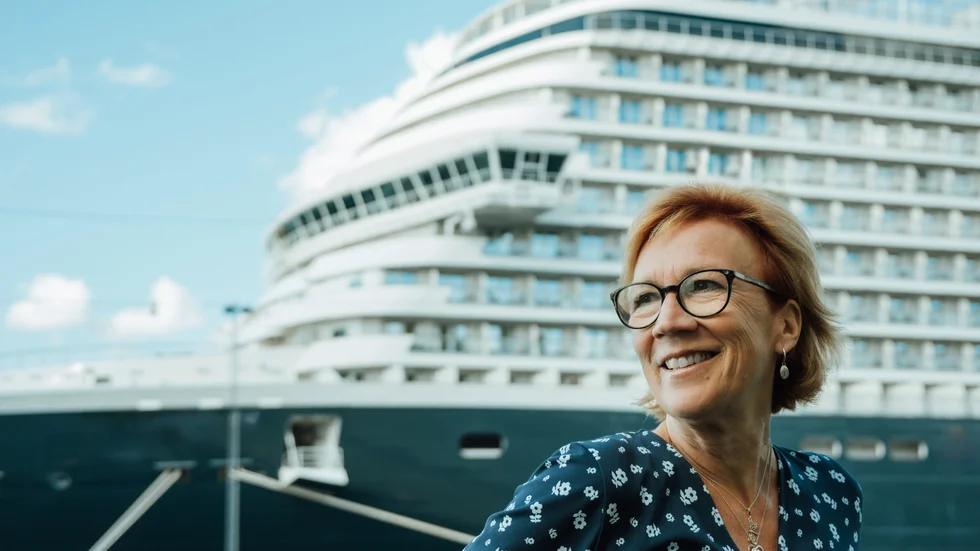 Fartyget är inte det fartyg som Katarina Lundholm arbetade på 1989. Det råkade bara ligga inne i Stockholm den dagen hon blev fotograferad men liknar om hennes gamla arbetsplats.
