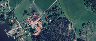 Nya ägarna tar över huset på Veckholm Amnö 17 i Enköping via arv