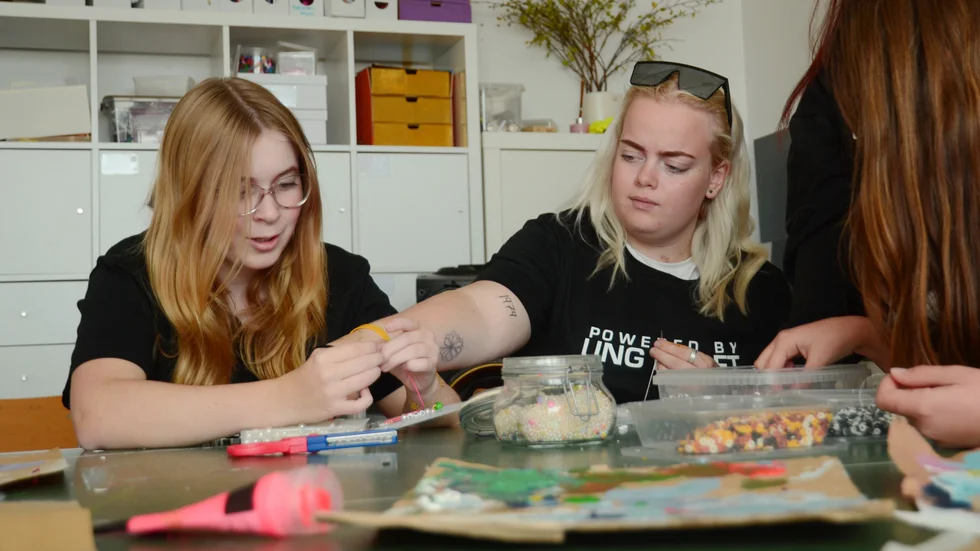 För Elsa Werthén och Josefin Gustavsson är Ung kraft som ett andra hem.