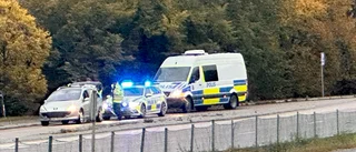 Därför kontrollerar polisen flera bilar i Eskilstuna