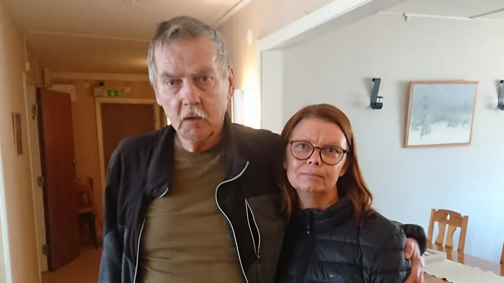 Så sent som i tisdags var Helena Pousar och hennes pappa på möte. Då fick han veta att han ska flytta den sista april. Vart är dock oklart. "Han var väldigt orolig och ledsen när jag lämnade honom", berättar hans dotter. 