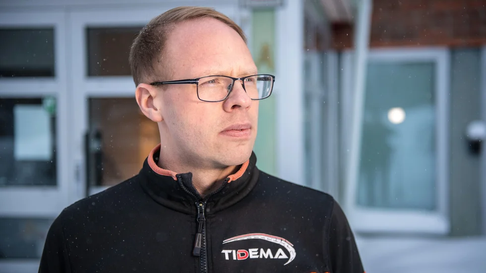 Niklas Lundgren har tillsammans med Ackra Invest köpt Tidemas konkursbo. Tidema är ett tjänsteföretag som sysslar med bland annat städ, bemmaning, utomhusmiljöer och transport. 