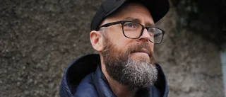 Han förlorade sin bästa vän: "Sorgen blev en ingång i skrivandet"