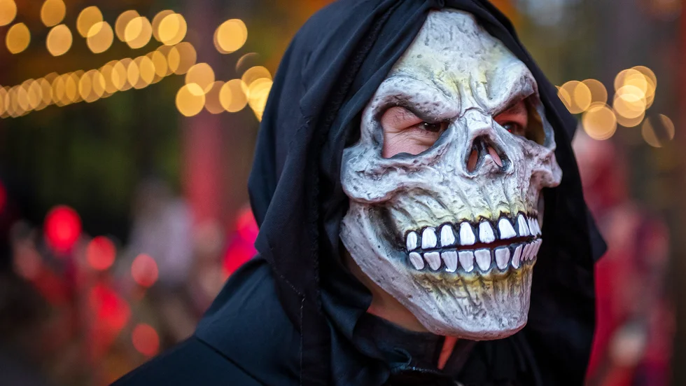 Polisen på Gotland uppmanar allmänheten att inte använda sig av leksaksvapen i sina Halloween-utklädnader.
