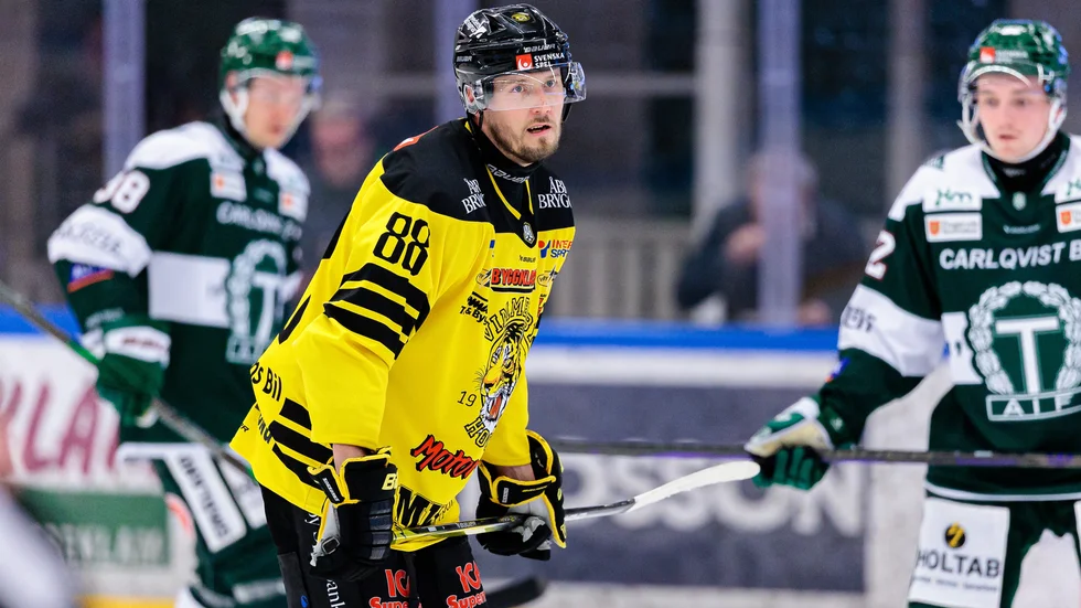 Jesper Kokkonen ska kolla upp sin knäskada i veckan och få ett bättre besked om läget genom en magnetröntgen.