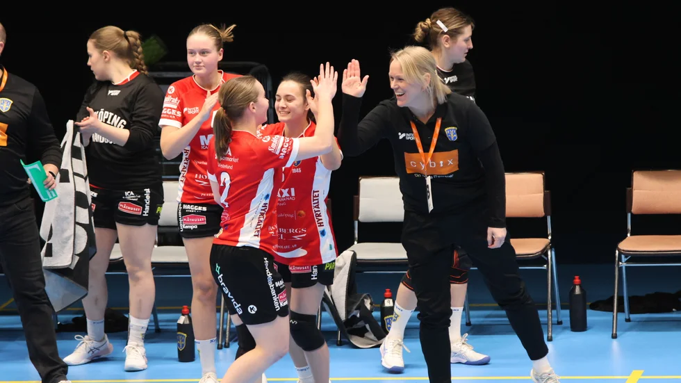 EHF kunde jubla hem en elegant seger mot serieledande RP. 