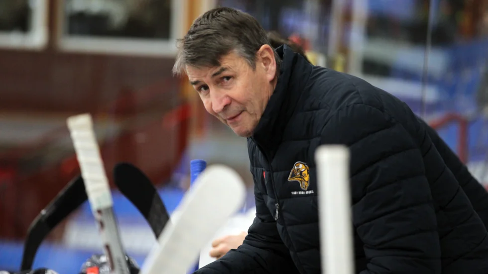 Hans Särkijärvi gör sin sjätte säsong som huvudtränare i Visby Roma och drömmer om att kröna den med ett allsvenskt avancemang.