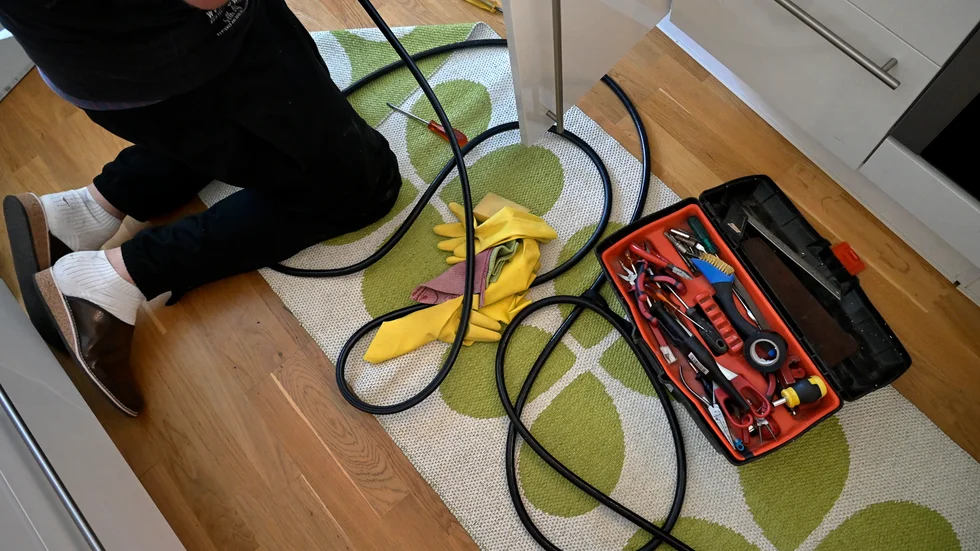 Bedragarna har ringt på och uppgett att de kommer från kommunen för att spola ledningar i hemmet.