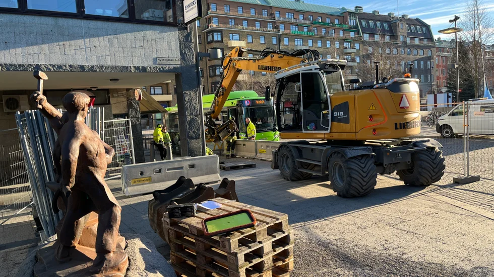 Grävarbete i hörnet Nybrogatan/Rademachergatan vid Fristadstorget. 