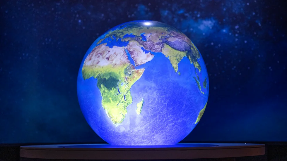 Trots en internationellt orolig tid måste klimatkrisen tacklas, skriver insändarskribenten.
