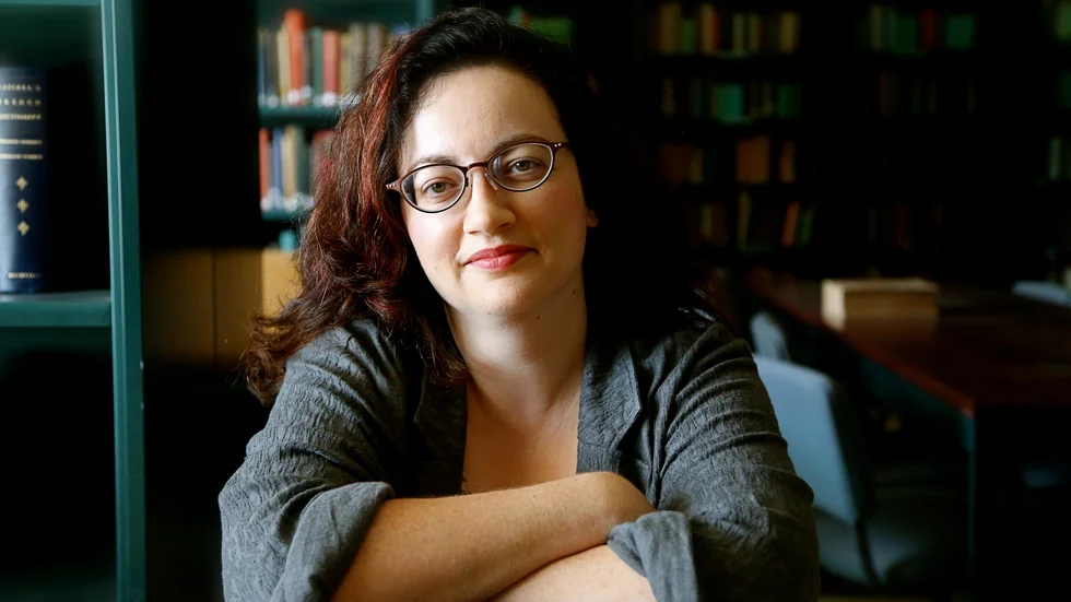 Helen Morales har sedan 2012 titeln Argyropoulos Professor of Hellenic Studies vid University of California, Santa Barbara. Inom kort blir hon också hedersdoktor vid Uppsala universitet.