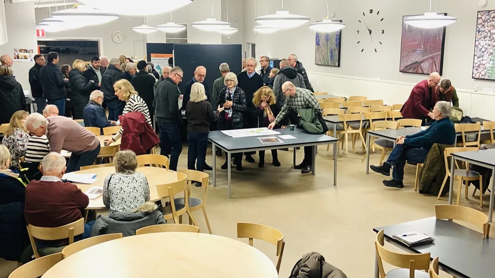 Nyligen hölls ett samrådsmöte i Skogstorp med anledning av byggplanerna. Skribenten hade gärna sett ett annat upplägg.