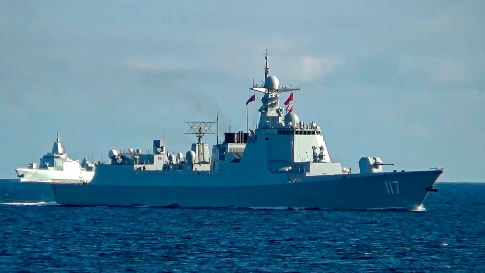 Ryska och kinesiska stridsfartyg syns i Japanska havet under militärövningen Ocean-24.