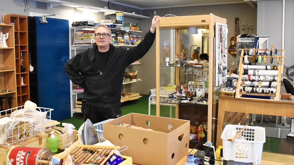 Strax före jul stängde second hand-butiken Knut´n i Norsjö inför den kommande flytten. Nu är Mats Boström och de andra redo att ta emot kunder igen. ”Det är efterlängtat”, konstaterar han.