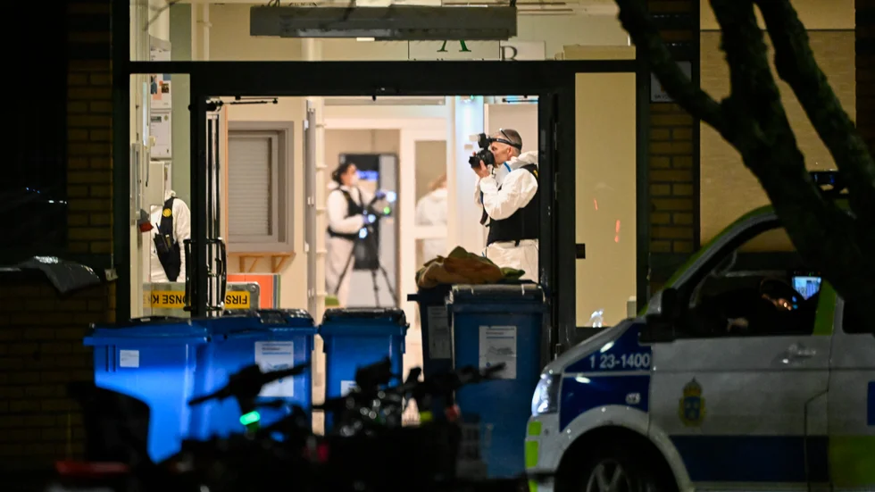 Polisens tekniker i Risbergska skolan i Örebro efter tisdagens skolskjutning.
