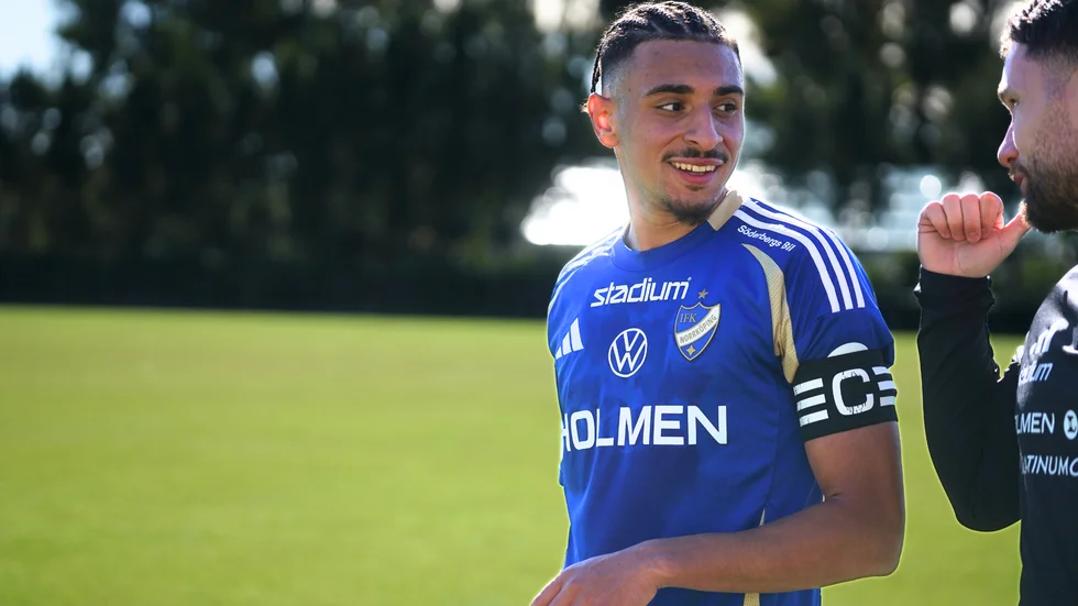 Moutaz Neffati fick ha på sig kaptensbindeln under matchen mot Lincoln Red Imps. 