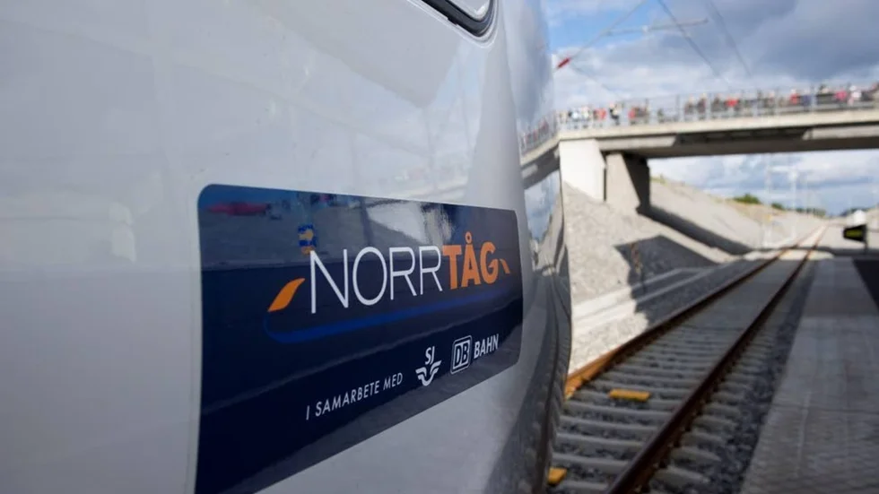 Att staten vältrar över ansvar för investeringar i det statliga transportnätet på kommuner och landstingär mer regel än undantag, konstaterar organisationen Sveriges kommuner och landsting i en skrivelse till regeringen.