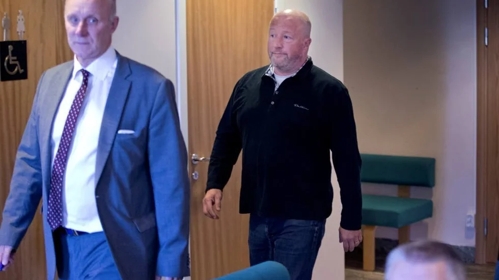Rättegången mot förre OK-chefen Mikael Åström skulle hållits på onsdagen, men ställdes in då nämndemännen ansågs jäviga - av politiska skäl.