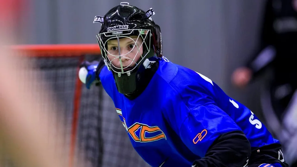 MUREN I BUREN. John Stiglund har stått samtliga tio matcher för Wibax i vinterns allsvenska innebandy. På söndag är han ute efter ännu en seger.
