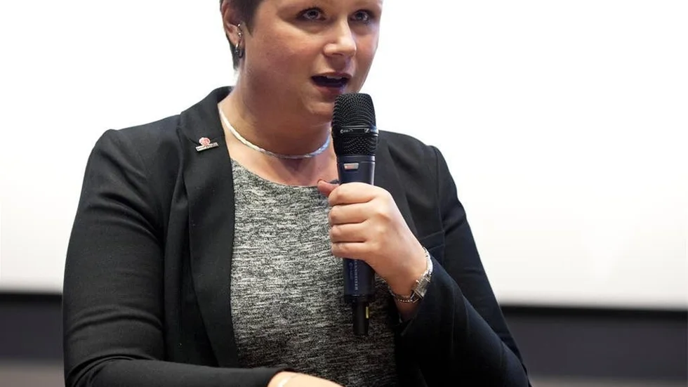 Michaela Leo är ordförande för Transportsarbetareförbundets avd 4, det vill säga Östergötland. Sedan några år är hon också aktiv inom socialdemokratiska partiet.
