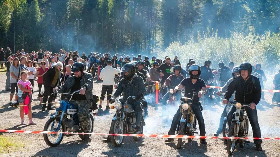 Rekordmånga moppeförare kom till start.