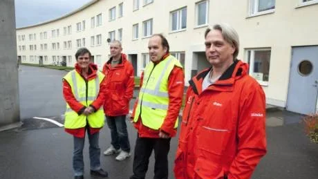 Ann-Christin Camfredsson, Joachim Axelsson, Michell Wadö och Patrik Fröjd är fyra av de nattvandrare som just nu engagerar sig i Norrköping. Foto: Niclas Sandberg