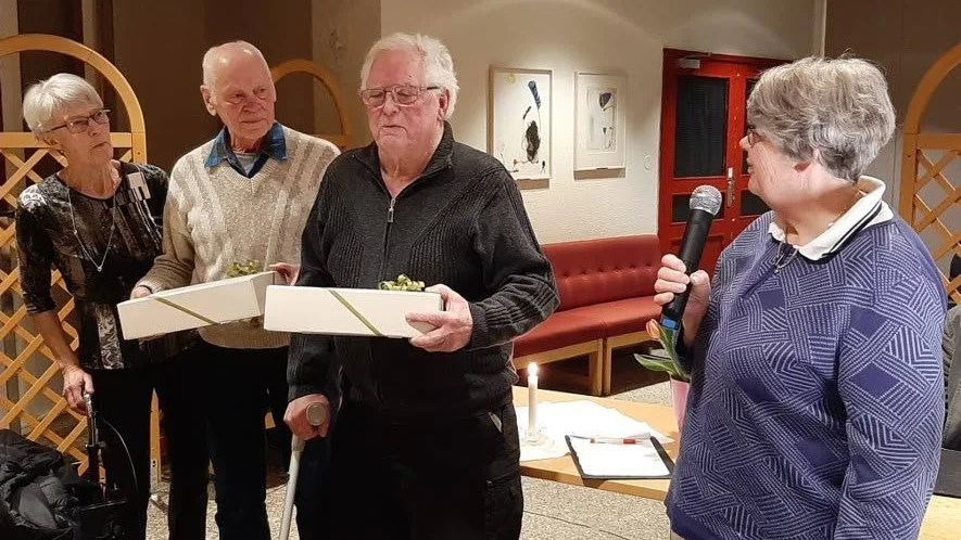 Erik Andersson och Göran Vikström avtackades med presenter efter lång och trogen tjänst i föreningen.