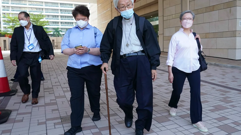 Joseph Zen vid rätten i Hongkong.