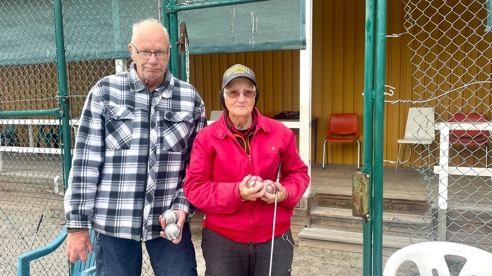 Sören och Birgitta Elbrand gillar utomhusbanorna när de spelar boule. Inomhusbanorna är de däremot inte särskilt förtjusta i. 