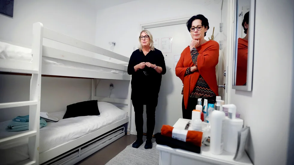 Rummet på kvinnojouren Moas skyddade boende står redo för nästa behövande kvinna. Runt 200 kvinnor och 250 barn har passerat verksamheten sedan den öppnade 2018. Många upplever det som de kommit till ett hotell, säger verksamhetschef Therese Jacobsson och får medhåll av ordförande Anna Thor.