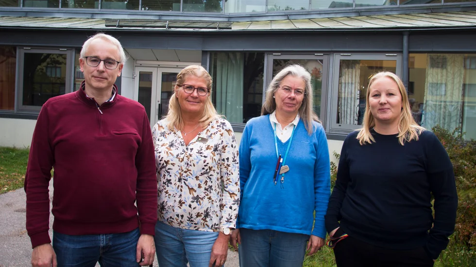 På bilden från vänster: Per Qvarnström, matematik- och franskalärare. Anette Jonsson, speciallärare. Petra Högberg, svensklärare och Caroline Baudou, speciallärare. Alla jobbar för att minska hemsittandet hos elever.
