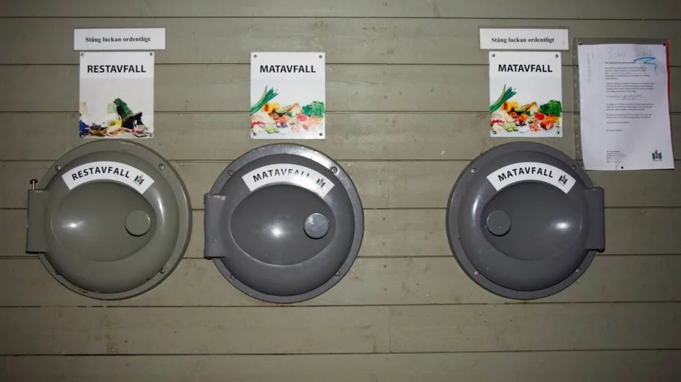 Det ska vara lätt att göra rätt, menar Miljöpartiet som vill förstärka producentansvaret och införa fastighetsnära insamling. (Arkivbild)