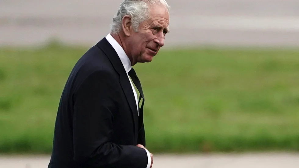 Storbritanniens kung Charles|III i Aberdeen på fredagen, hans första hela dygn som regent.