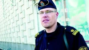 Närpolischefen Tony Georgson har svårt att locka nya poliser till Finspång. Sedan maj är två tjänster otillsatta.
FOTO:NICLAS SANDBERG