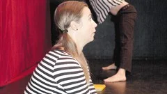 Åsa Bergström och Tobias Almborg, just komna till världen och i en pantomim-scen. 
FOTO: ANITA KJELLBERG