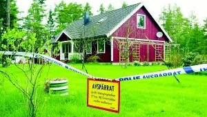 Den 43-åriga kvinnan hittades död i huset på Vikbolandet på måndagsmorgonen. Hennes 17-åriga dotter har begärts häktad misstänkt för mord.
FOTO: ROBERT SVENSSON