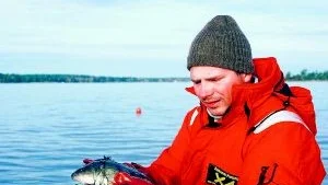 Foto: PRIVAT Det blir mindre abborre och gädda i sydöstra Sveriges vatten. Jonas Nilsson arbetar med miljöövervakning i Kalmar län och har just presenterat sina forskningsresultat på Högskolan i Kalmar.