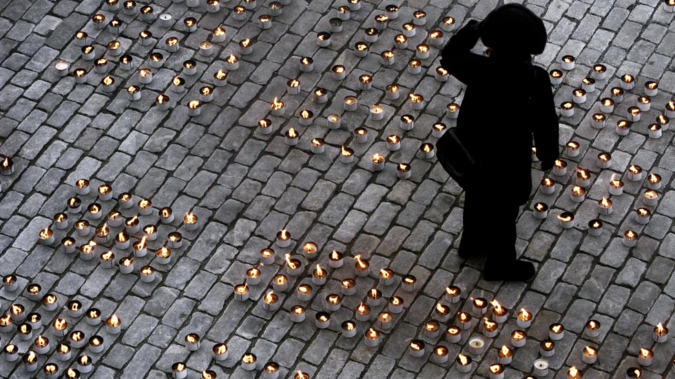 Bild från en ljusmanifestation som Anhörigföreningen för självmordsoffer, SPES, höll i. 